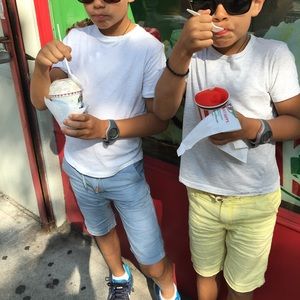 ZARA Boys Linen Shorts in Yellow in Size 6. Adjustable waist - Gently used.